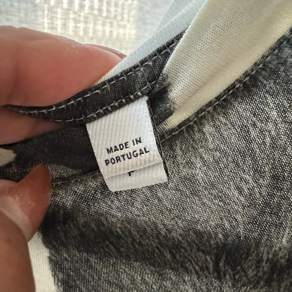 Burberry LOGO DETAIL COW PRINT COTTON OVERSIZED T-SHIRT IN BLACK - Picture 7 of 10